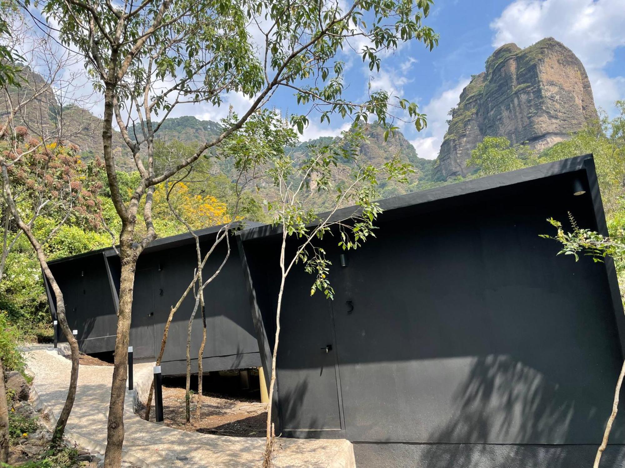Bajo La Montana Hotel Tepoztlan Exterior photo